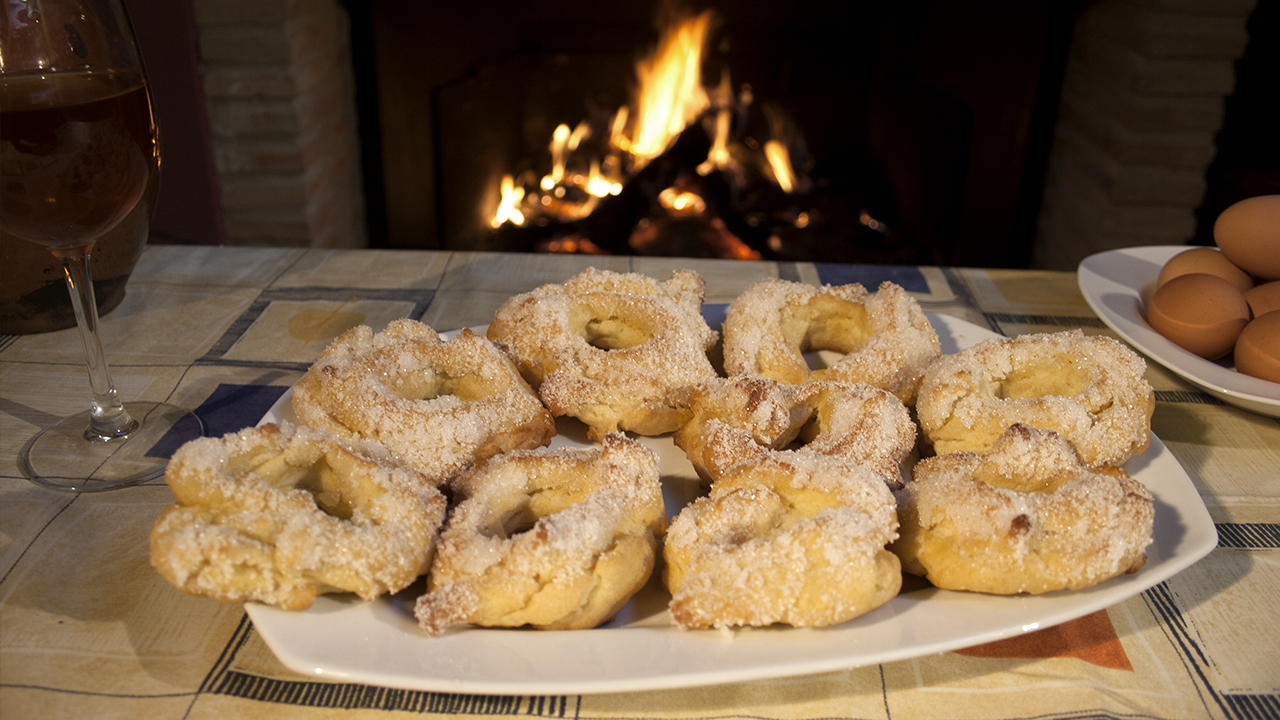 Postres con sabor tradicional: flan de café, culecas, rosquillas y almendras garrapiñadas