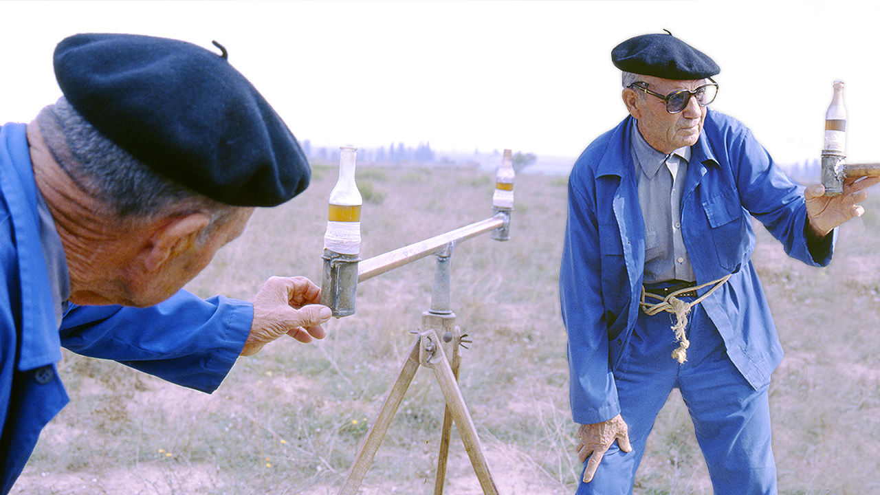 El nivelador de terrenos. Técnica tradicional de nivelar campos para un riego uniforme