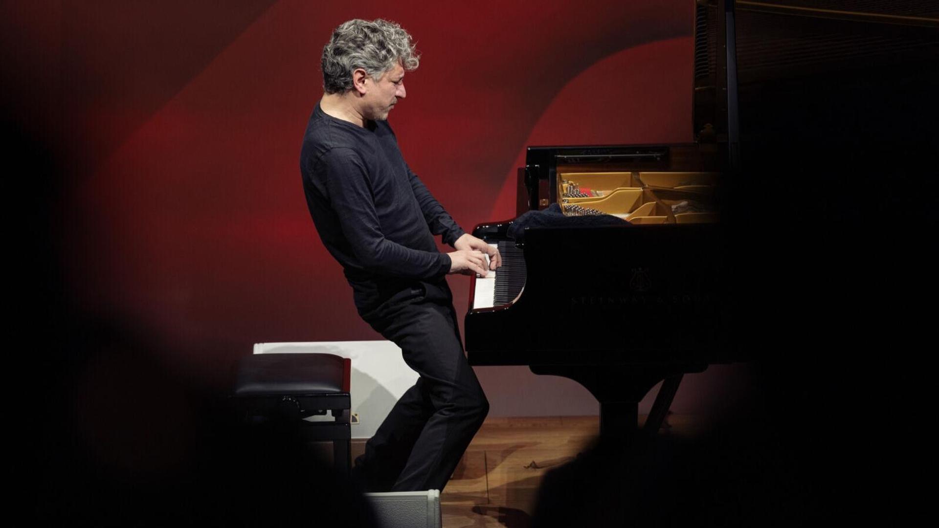 Shahin Novrasli - Fondation Louis Vuitton
